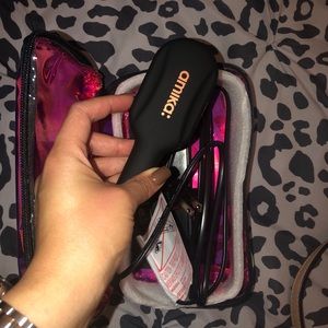 Amika mini straightening brush.